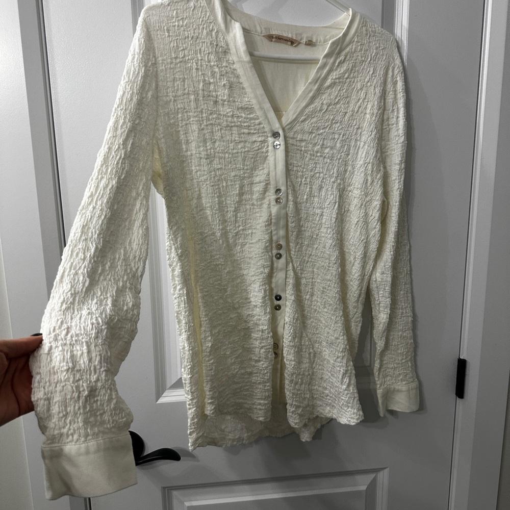 082. Women's Cream Button-Up Top.